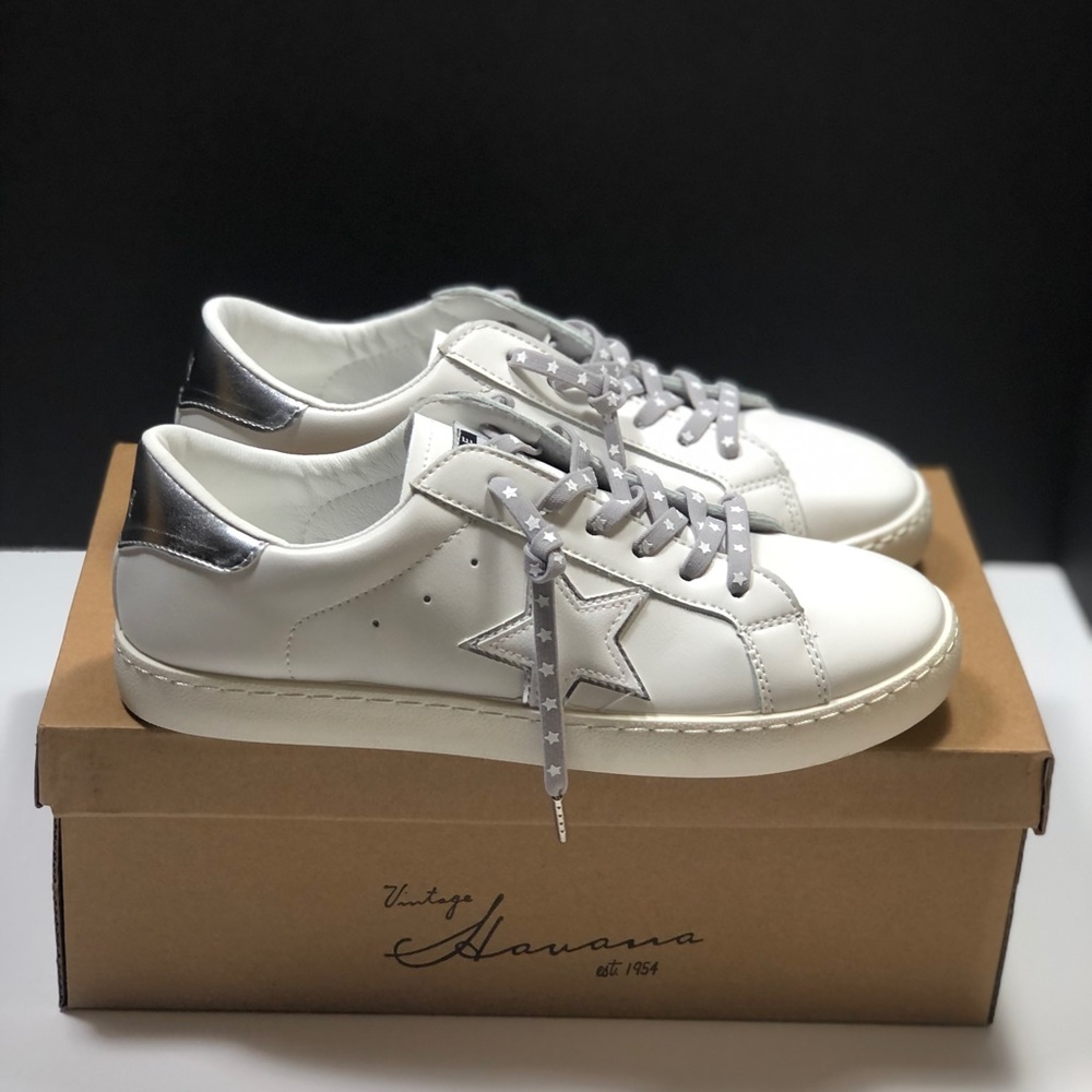 🎉🎉HP🎉🎉 Vintage Havana Bianca Betsy Sneakers